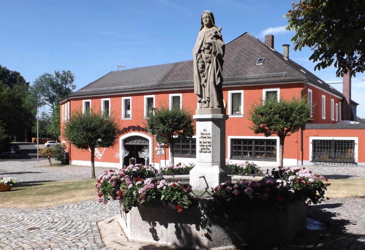 Hotel Weisses Ross Konnersreuth Exterior photo
